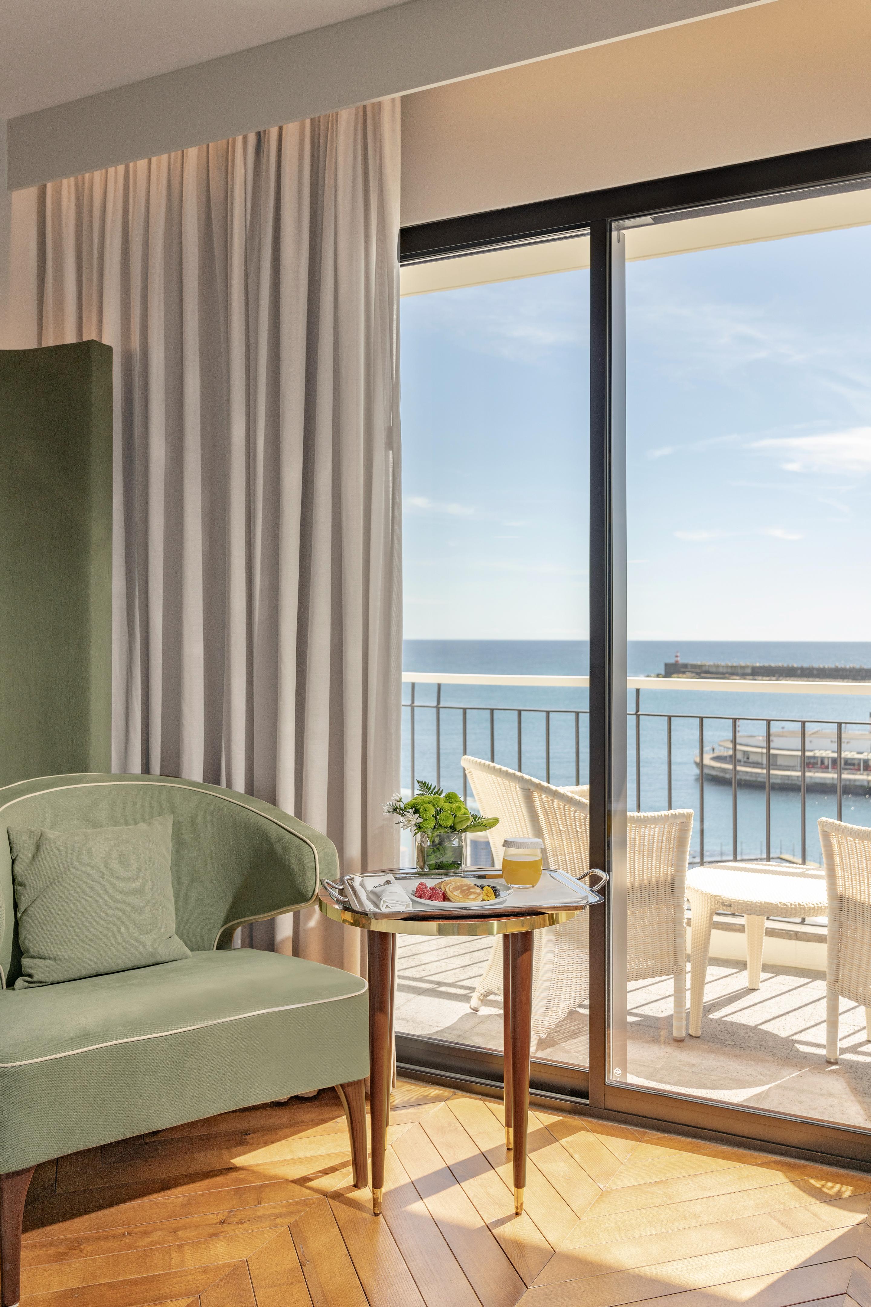 Grand Hotel Acores Atlantico Ponta Delgada  Ngoại thất bức ảnh A room at the hotel