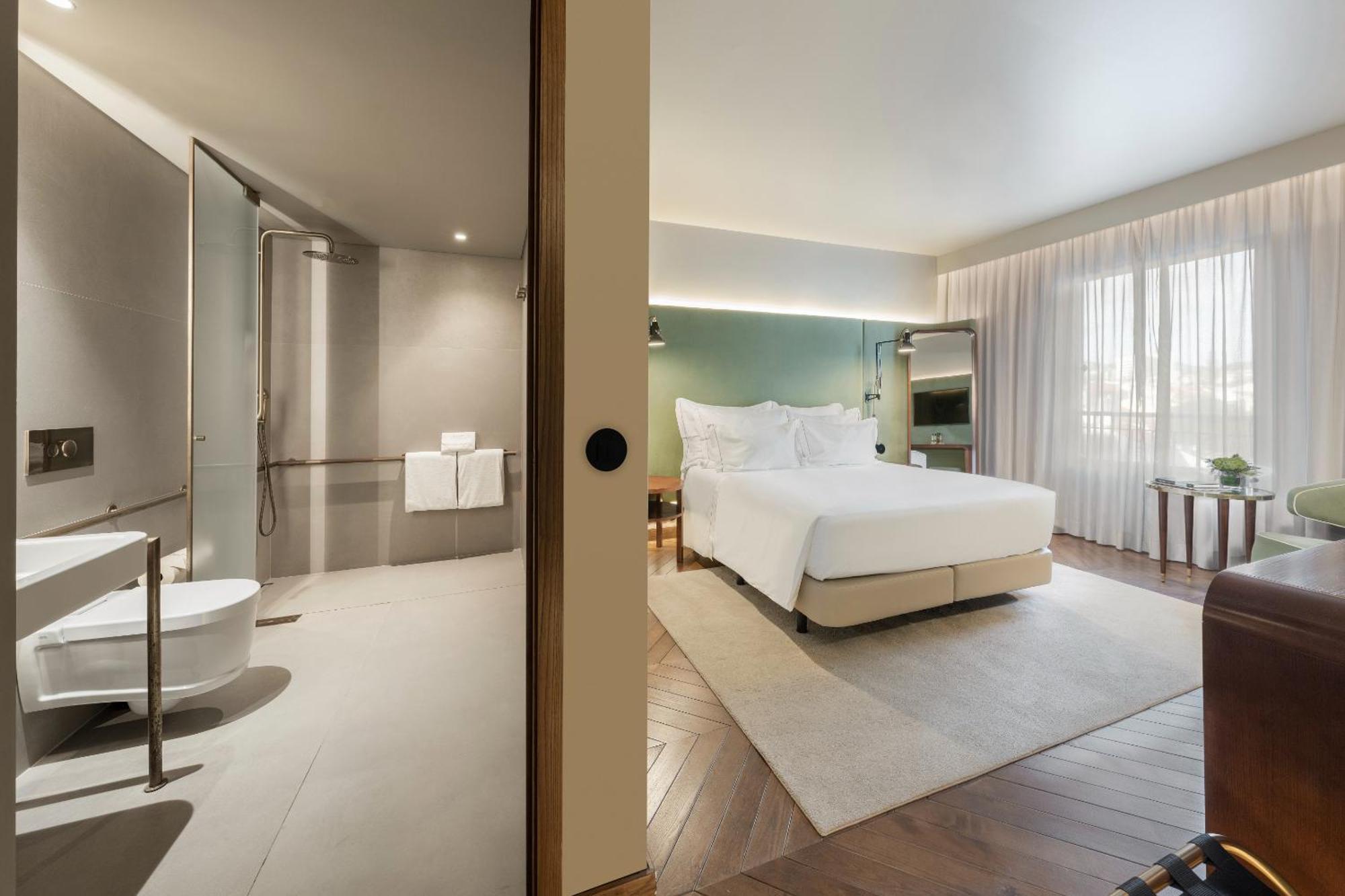 Grand Hotel Acores Atlantico Ponta Delgada  Ngoại thất bức ảnh A guest room at the hotel