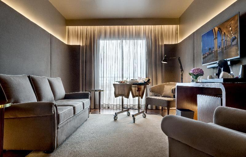 Grand Hotel Acores Atlantico Ponta Delgada  Phòng bức ảnh A suite at the hotel