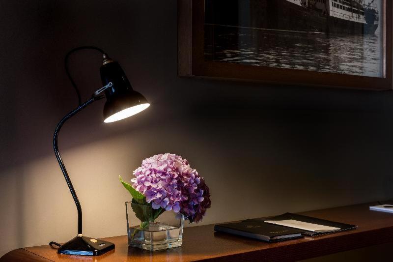 Grand Hotel Acores Atlantico Ponta Delgada  Phòng bức ảnh A desk lamp