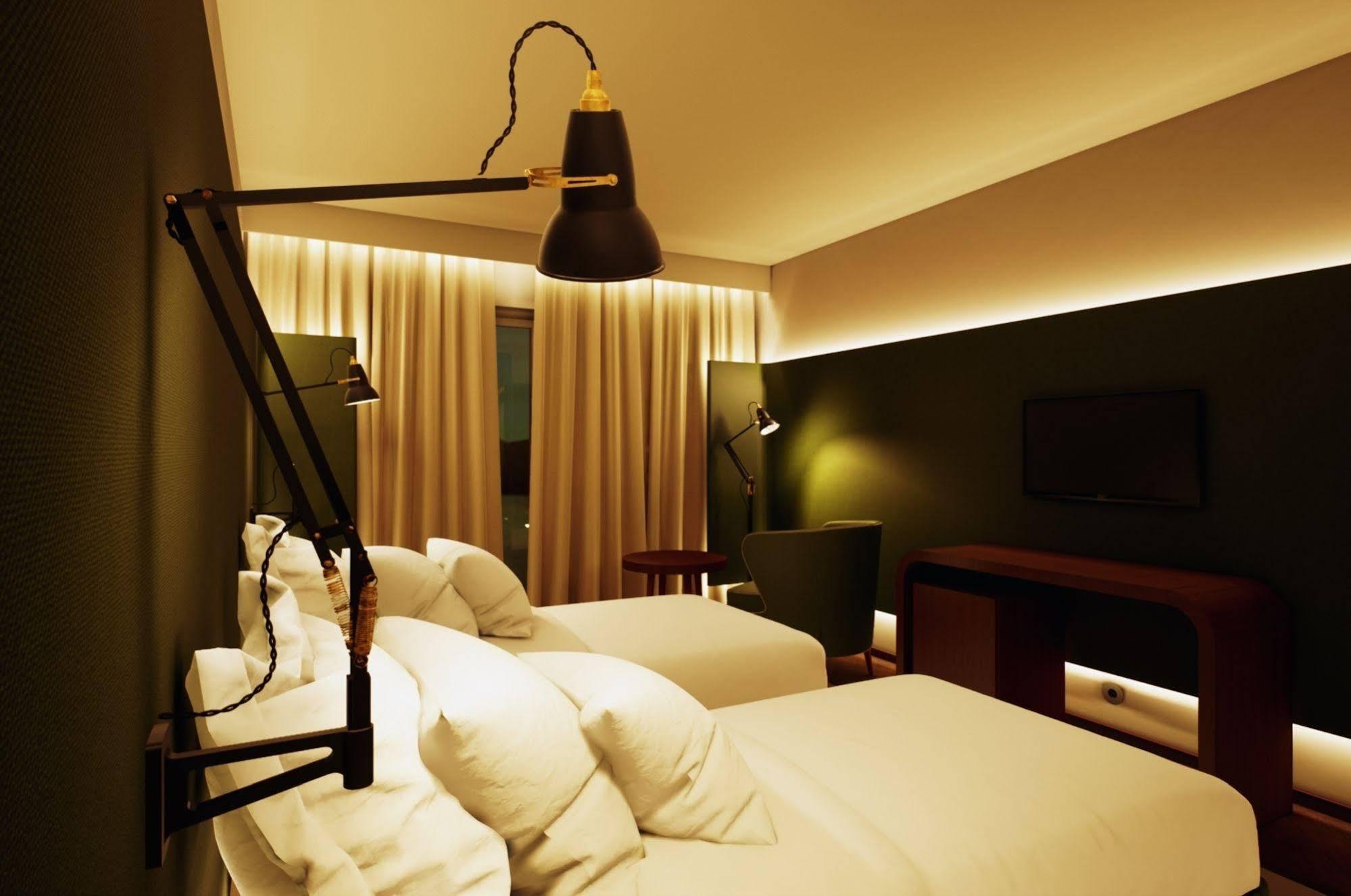 Grand Hotel Acores Atlantico Ponta Delgada  Ngoại thất bức ảnh A room at the hotel